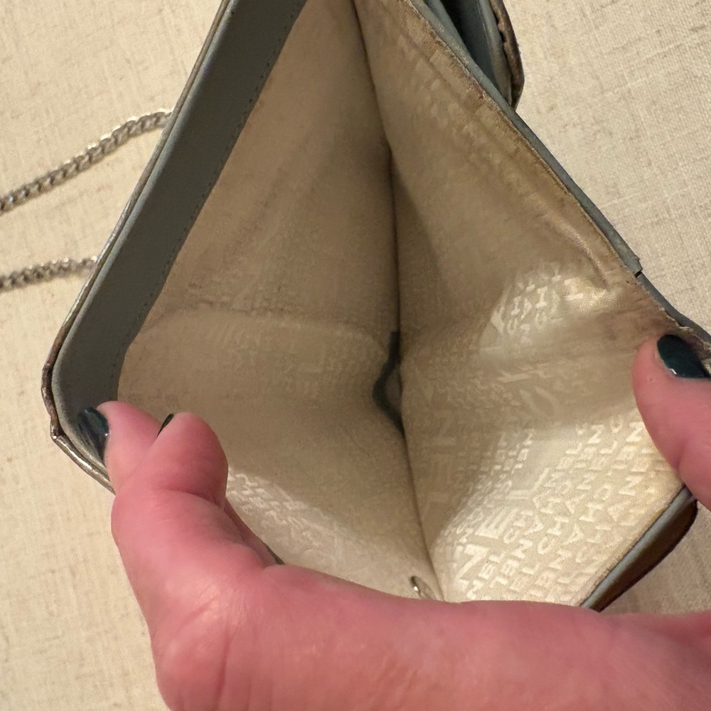 CHANEL Silver Crossbody Bag with Structured Design - Picture 6 of 7